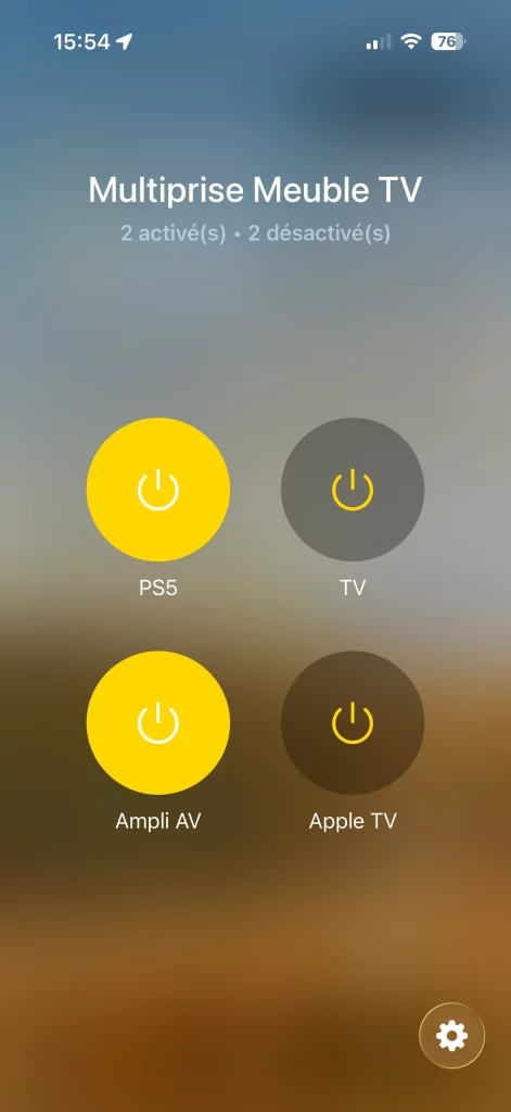 On à accès séparément aux 4 prises de la multiprise Shelly