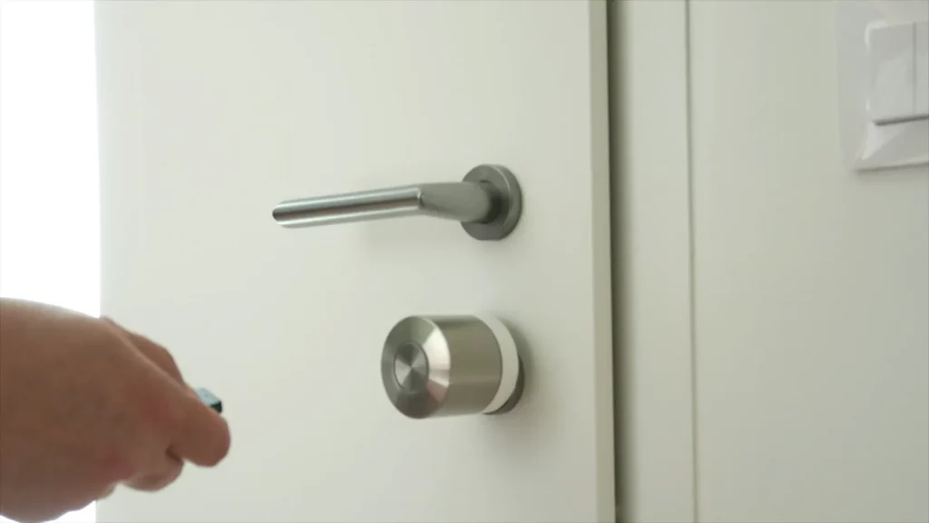 Le Nuki Fob est une petite télécommande bien pratique pour actionner la smart Lock Ultra