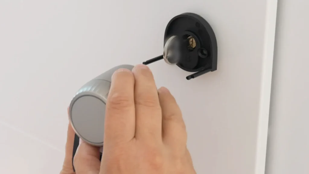 L'installation de la SwitchBot Lock Ultra Max se fait en quelques minutes